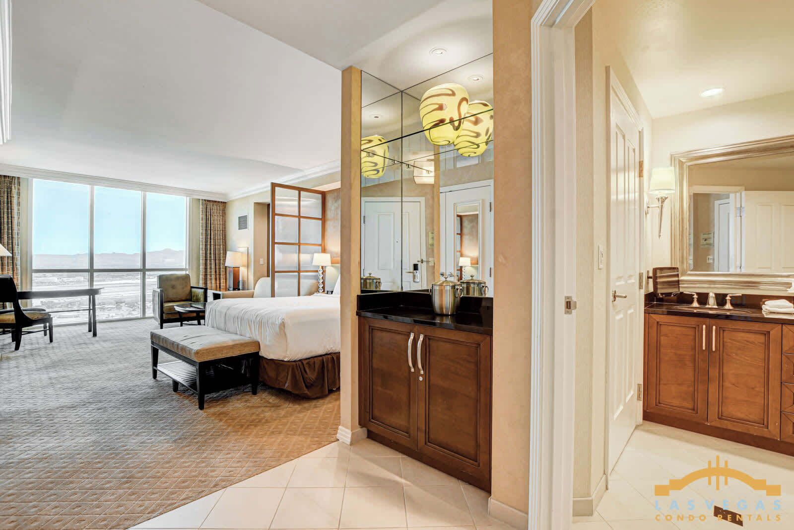 Bureau, fer et planche à repasser, Wi-Fi, draps fournis