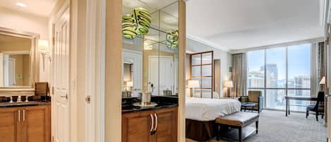 Desk, iron/ironing board, WiFi, bed sheets