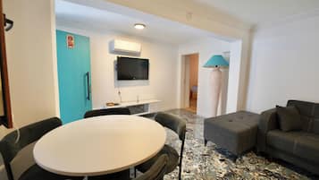 Family Quadruple Room | Wi-fi percuma, dihias secara berasingan