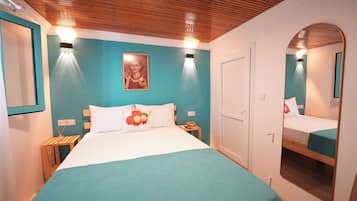 Habitación doble económica | Wifi gratis, decoración personalizada y muebles diferentes