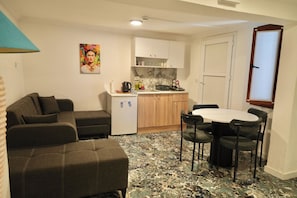 Family Quadruple Room | WiFi (free), individually decorated, individually furnished, bed sheets - Frida Sığacık Butik Otel (Seferihisar)