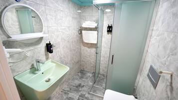 Economy Double Room | Bathroom | Hair dryer, bidet, towels, soap