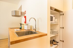 冷蔵庫、電子レンジ、コンロ、食器洗い機