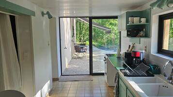 Micro-ondes, four, plaque de cuisson