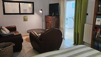 1 slaapkamer, een strijkplank/strijkijzer, wifi, beddengoed