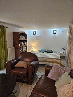 1 chambre, fer et planche à repasser, Wi-Fi, draps fournis