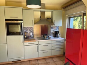 Fridge, oven, stovetop, dishwasher - Cozy vacation apartment, close to Berlin, pet friendly! (Unknown)