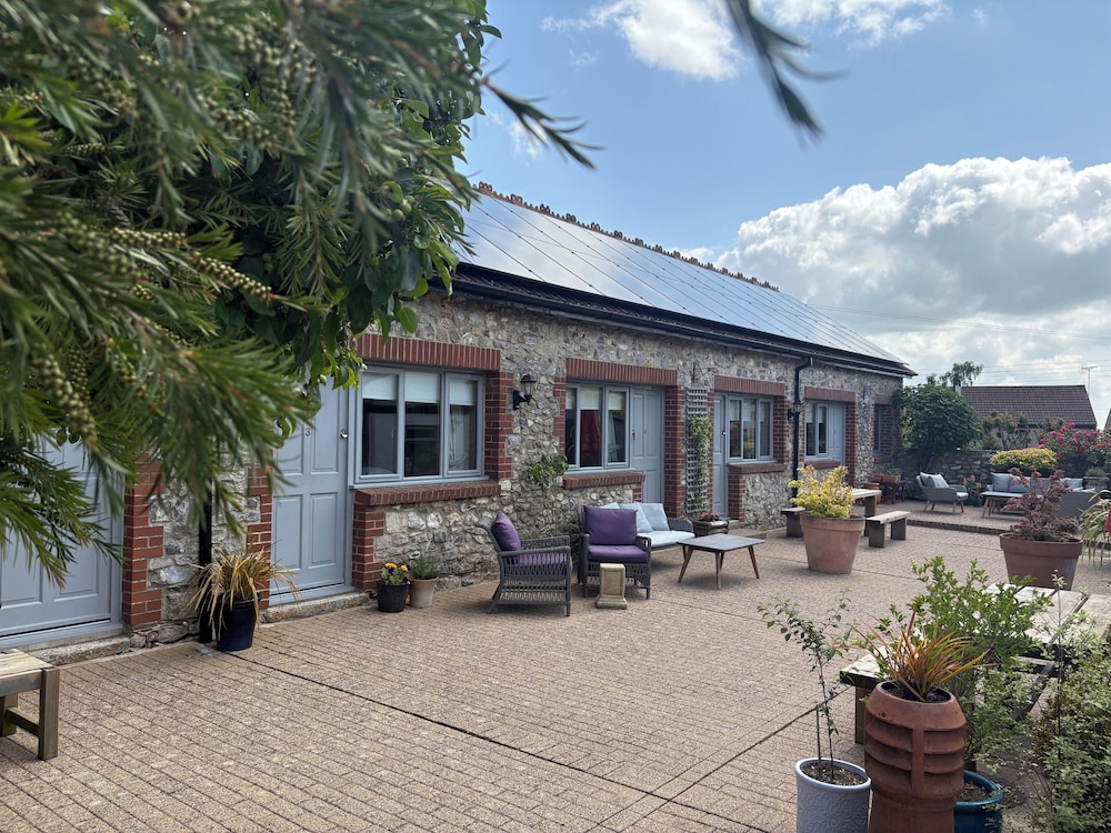 The Tytherleigh Arms by null