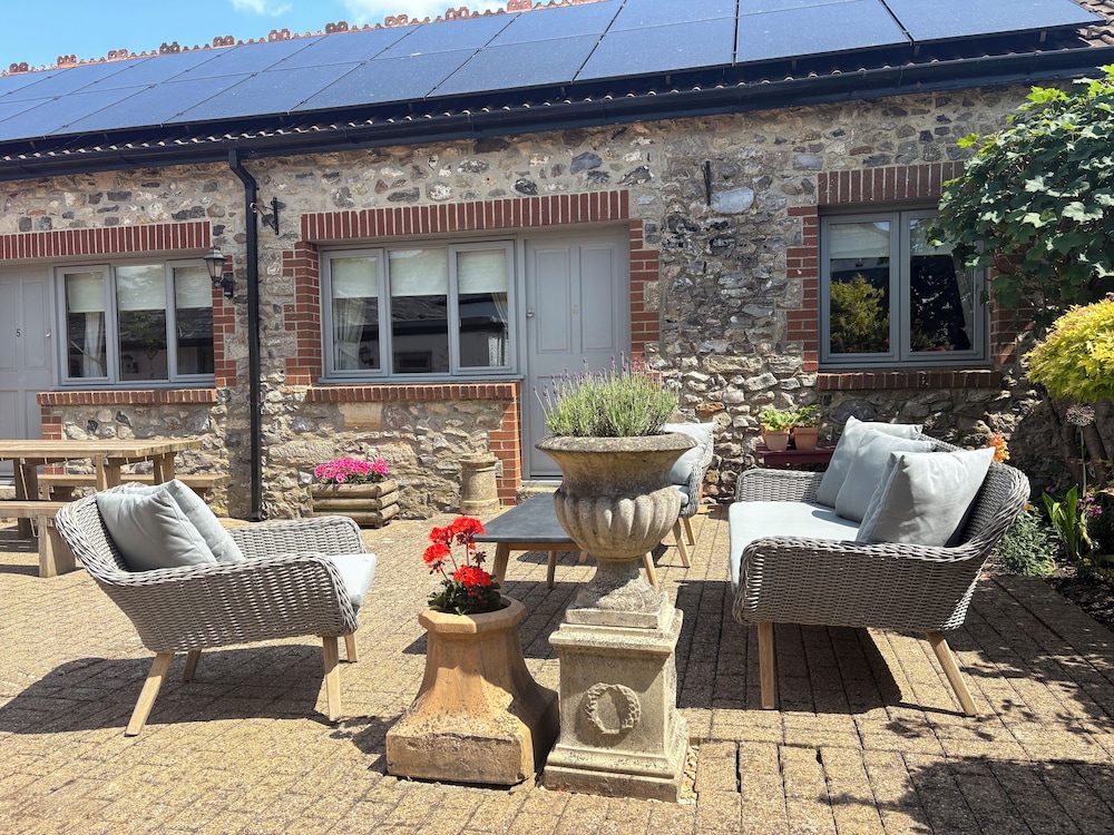 The Tytherleigh Arms by null