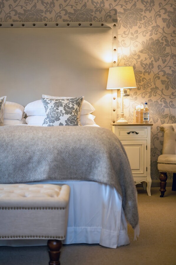 Superior Double Room | Free WiFi, bed sheets - The Tytherleigh Arms (Axminster)