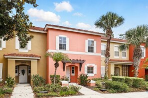 Exterior - Disney Charm, Steps from Pool and Clubhouse! (Kissimmee)