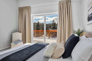 4 bedrooms, desk, iron/ironing board, WiFi