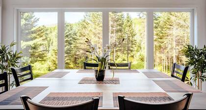 Chalet Moderne au Bord de la RiviĂšre Rouge & Spa