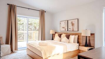 4 bedrooms, desk, WiFi, bed sheets