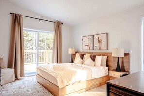 4 bedrooms, desk, WiFi, bed sheets