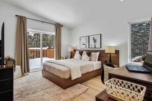 4 bedrooms, desk, WiFi, bed sheets