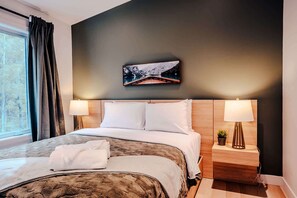 4 bedrooms, desk, WiFi, bed sheets