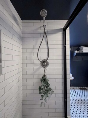 Shower, hair dryer, towels, shampoo