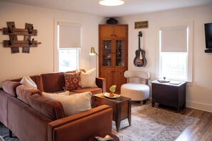 Televisión y oficina 