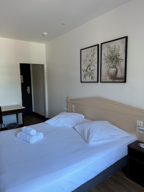 Comfort Double Room, City View | Laptop workspace, soundproofing, free WiFi