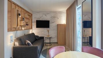 Appartement, 1 chambre (4 Guests) | Coin séjour | Télévision à écran plat de 50 pouces avec chaßnes numériques