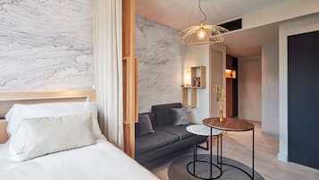 Studio, 1 Double Bed (2 Guests) | Living area | 50-inch flat-screen TV with digital channels, offices