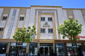 Front of property - Jawharat Alalia Hotel Apartments (Madinah)
