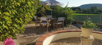 Le Trèfle de l'Impériale (les Gites de l'Impériale) House, garden & terrace