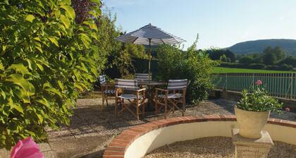 Le TrÚfle de l'Impériale (les Gites de l'Impériale) House, garden & terrace