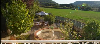 Le Trèfle de l'Impériale (les Gites de l'Impériale) House, garden & terrace
