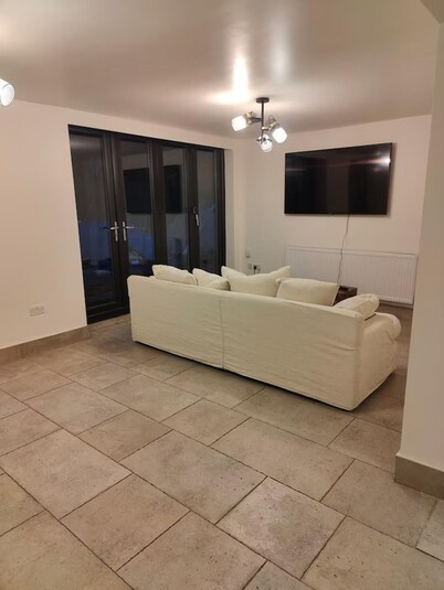 4 Guests - Bbq - Parking - Garden