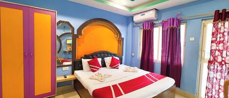 Hypo-allergenic bedding, in-room safe, soundproofing, free WiFi