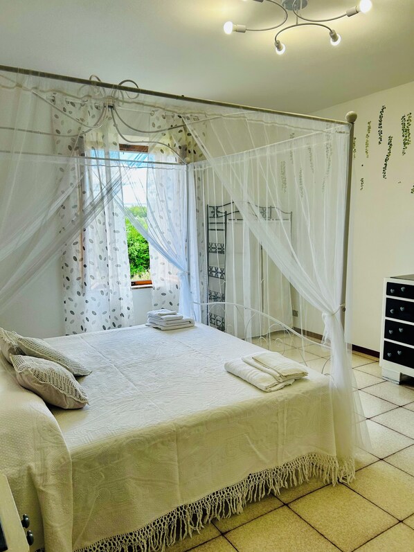 2 多间卧室、床单