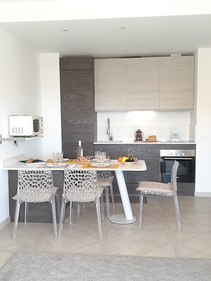 Fridge, microwave, oven, dishwasher - VISTA MARE AP4459 By Riviera Holiday Home (Villefranche-sur-Mer)