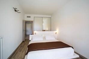 2 chambres, fer et planche à repasser, Wi-Fi gratuit, draps fournis