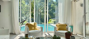 Architect-designed house with swimming pool