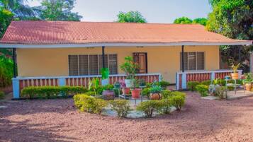 House, 2 Bedrooms, Accessible, Smoking | Bahagian luar