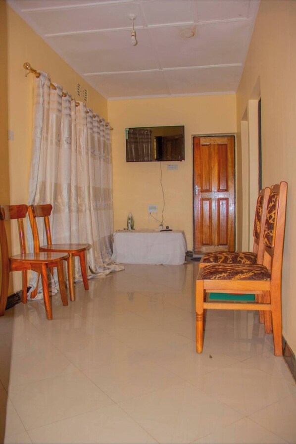 House, 2 Bedrooms, Accessible, Smoking | Living room