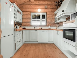 Fridge, microwave, dishwasher, cookware/dishes/utensils