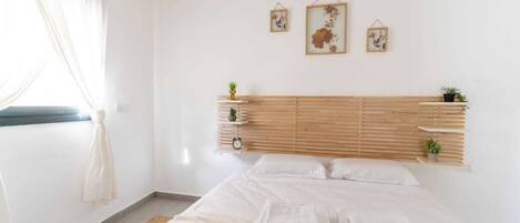 2 室のベッドルーム、アイロン / アイロン台、WiFi、ベッドシーツ