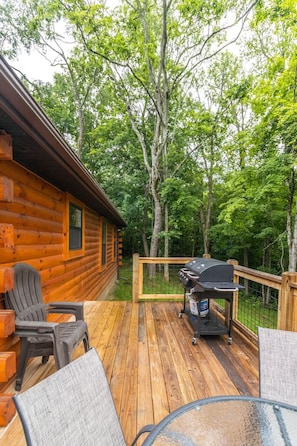 Outdoor dining - Timberlake Nest Cabin (Sevierville)