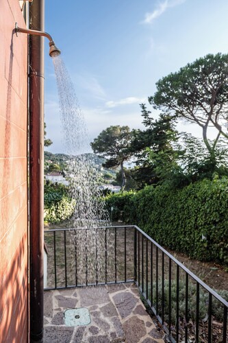 toskanisches Ferienhaus mit Meerblick und eigenem Garten