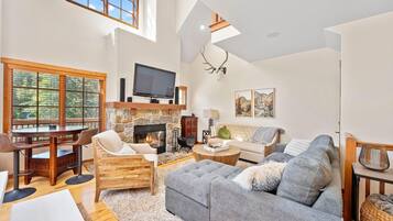 Televisión, chimenea