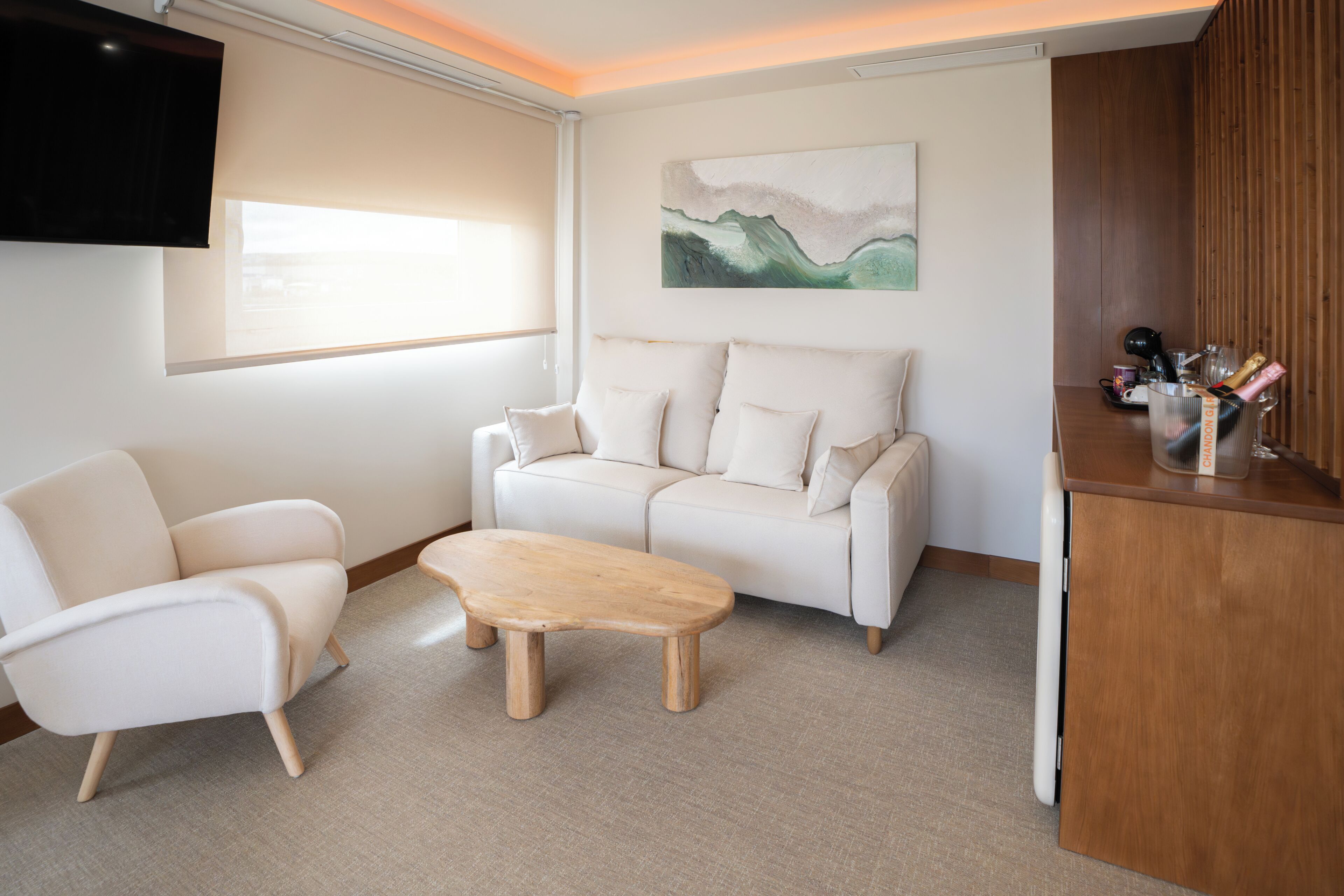 Suite | Living area | 65-inch flat-screen TV with digital channels, Netflix