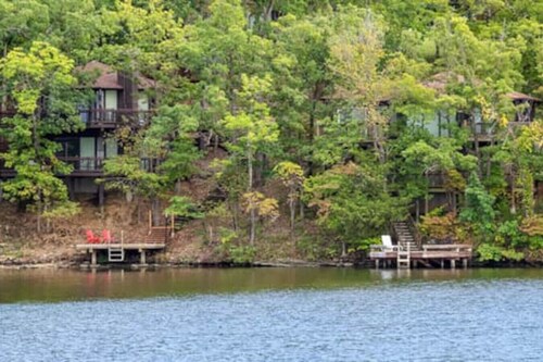 Treetop VIllage Four Seasons #10-Lakefront/2BD/3BA/Pools/Grill/Dock/Firepit-4PP