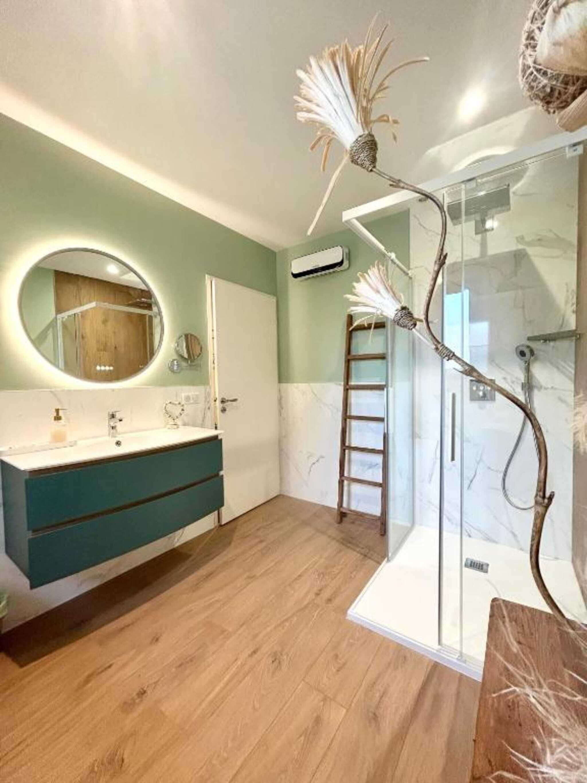 Hair dryer, towels