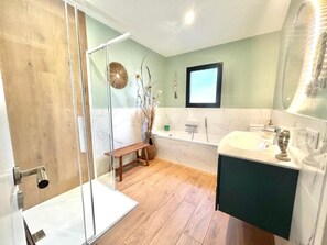 Hair dryer, towels