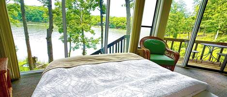 2 bedrooms, desk, iron/ironing board, travel cot