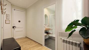 Apartment (3 Bedrooms) | Interior entrance