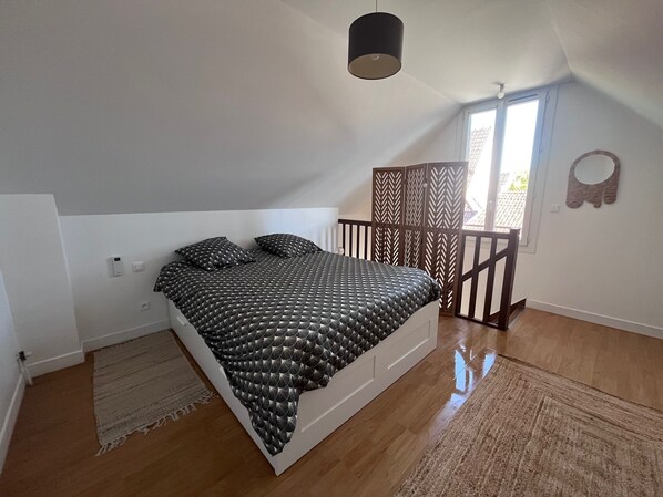 1 chambre, fer et planche à repasser, accès au Wi-Fi (inclus)